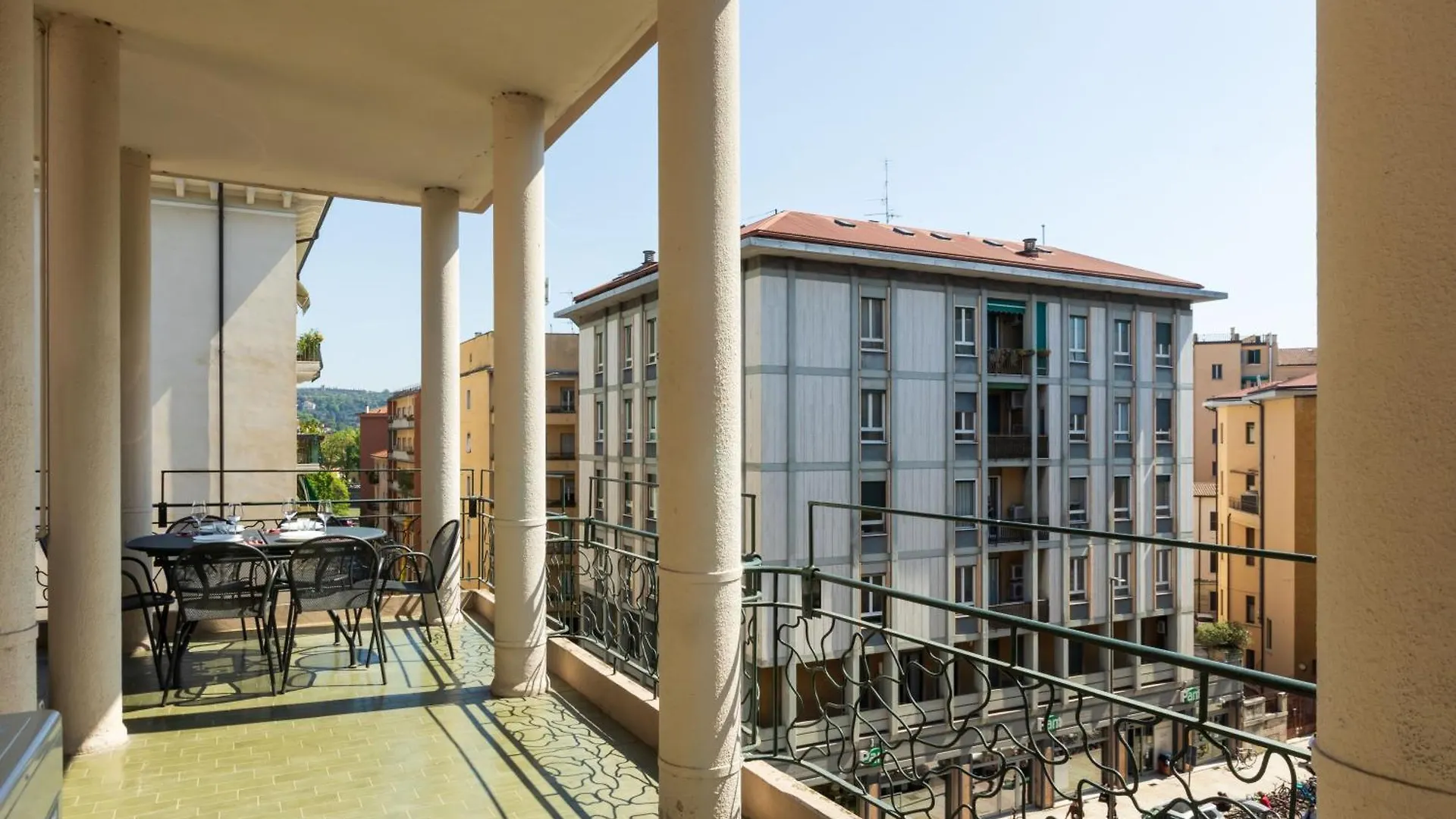 Apartment Appartamento Al Colonnato - Vicinissimo Al Centro, Ideale Per Famiglie E Gruppi Di Amici Verona
