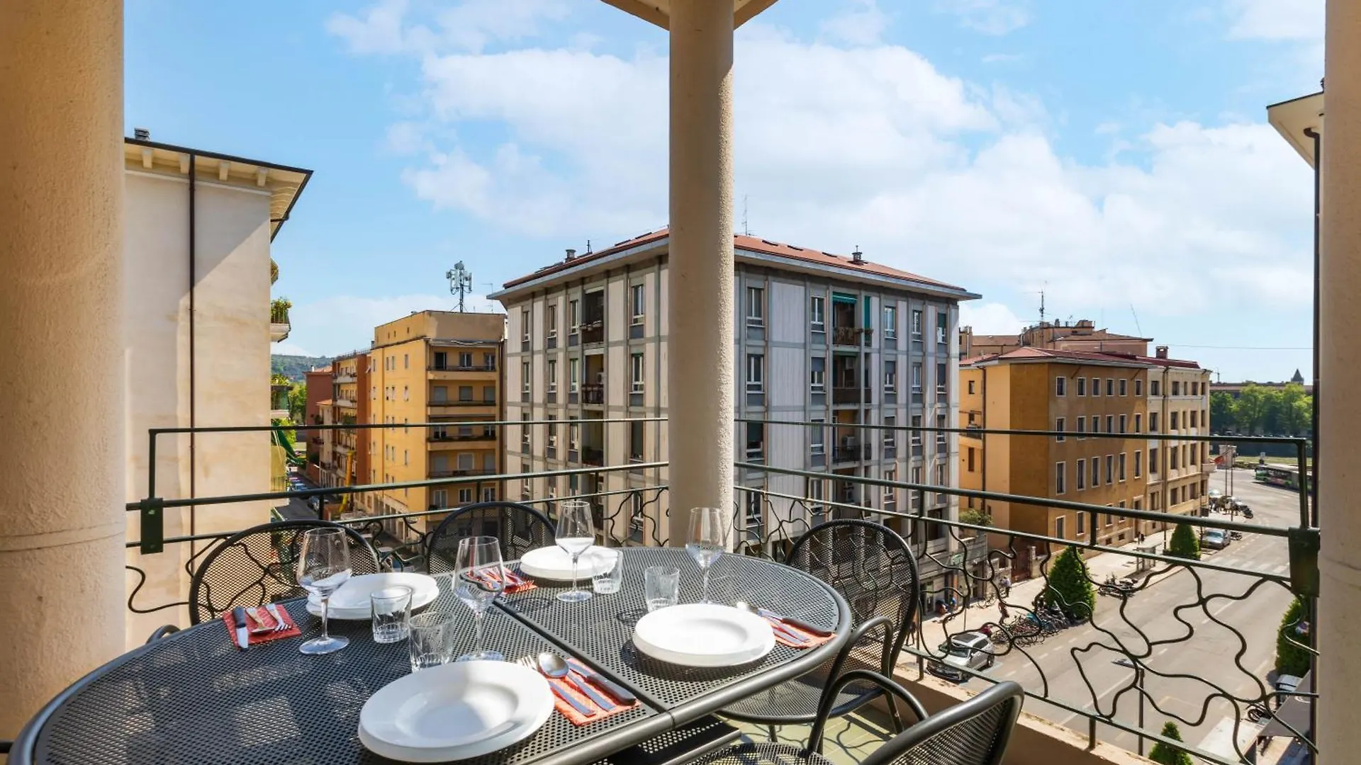 Appartamento Al Colonnato - Vicinissimo Al Centro, Ideale Per Famiglie E Gruppi Di Amici Verona 0*,  Italy